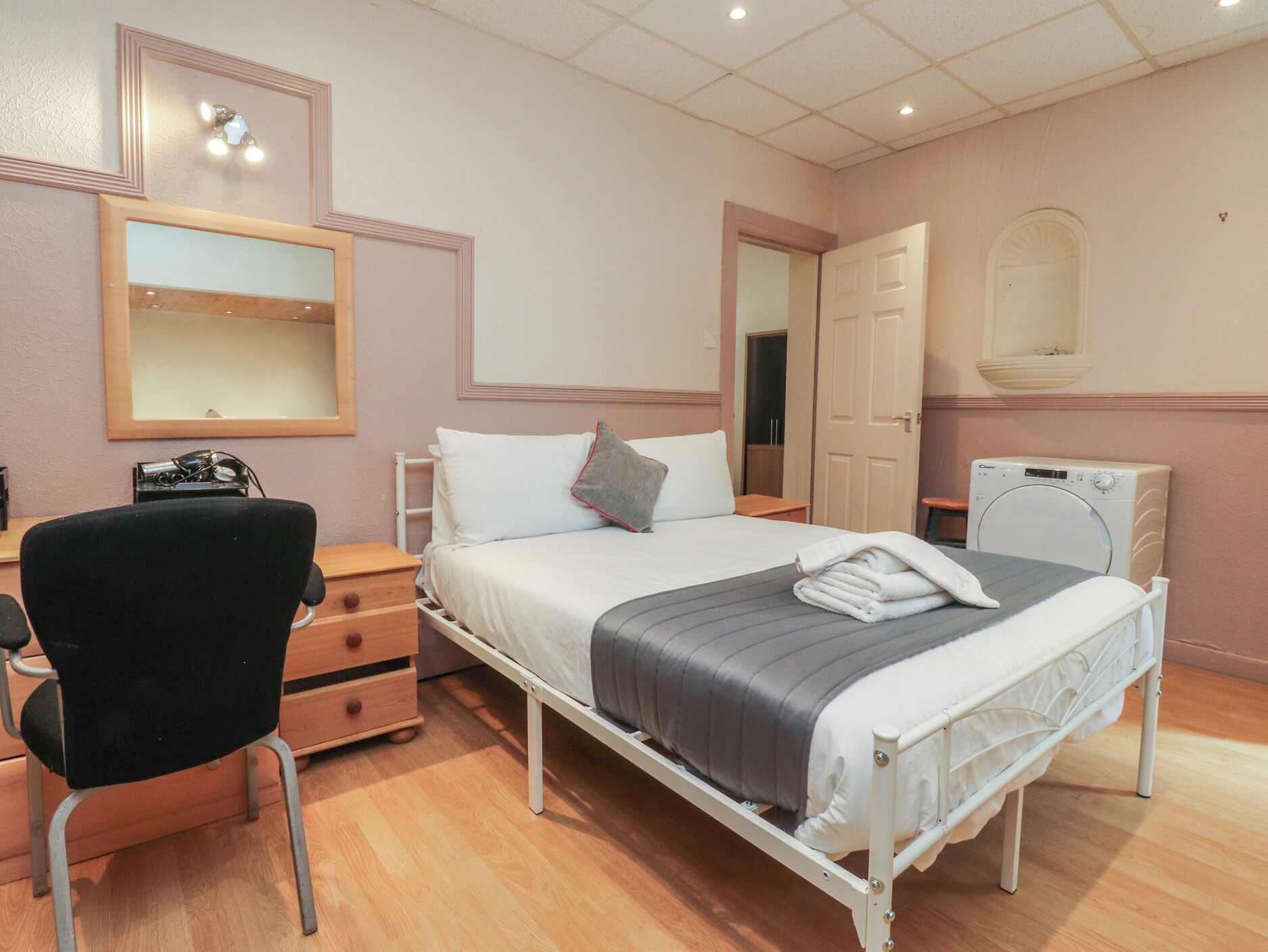 2 bedrooms, WiFi (free), individually decorated, individually furnished