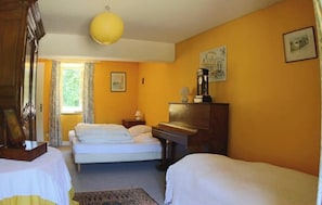 6 bedrooms, WiFi (free)