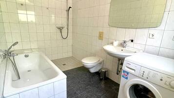 Handtücher, Seife, Toilettenpapier