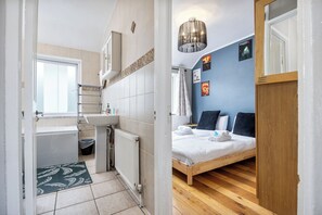 Bügeleisen/Bügelbrett, kostenloses WLAN, Bettwäsche