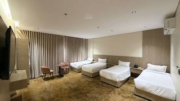 Quadruple Room | Desk, WiFi (free)