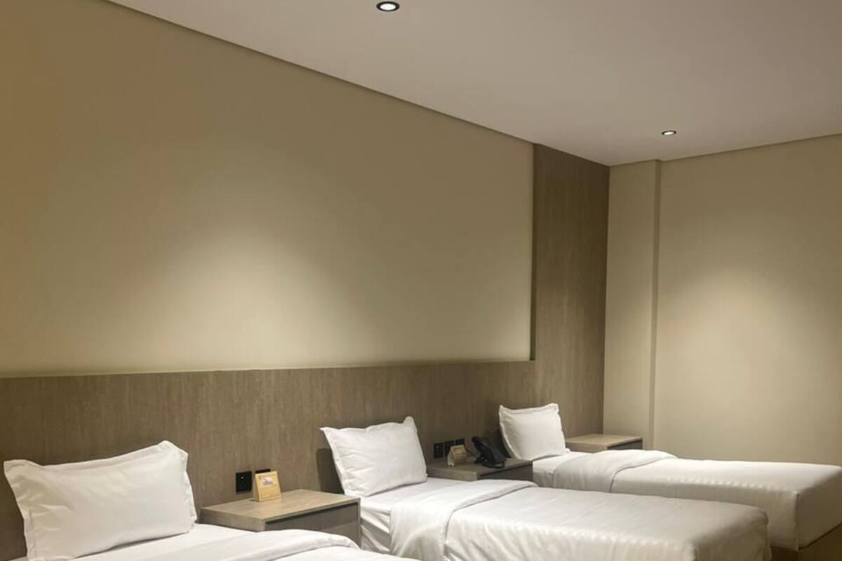 Dreibettzimmer | Schreibtisch, kostenloses WLAN