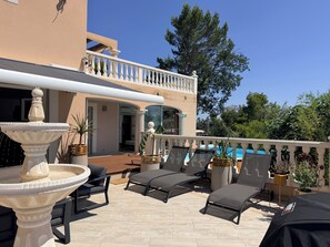 Terrace/patio - Villa with a pool, hot tub, and panoramic view (LAUDUN L’ARDOISE)