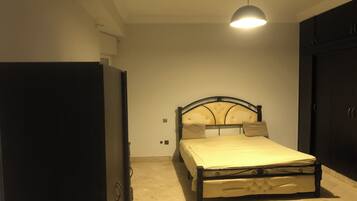 1 bedroom, iron/ironing board, internet, bed sheets