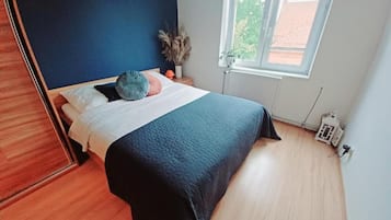 Iron/ironing board, WiFi (free)