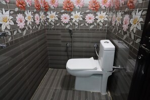 Bathroom - Urmila Paying Guest House (Varanasi)