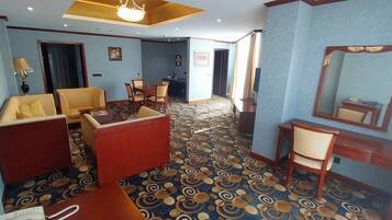 In-room safe, soundproofing, free WiFi