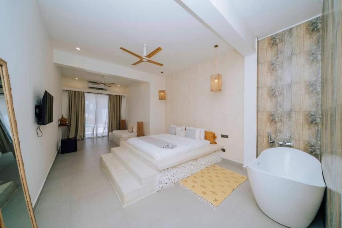 Superior Double Room, Balcony, Sea View | In-room safe, blackout drapes, soundproofing