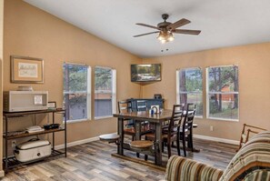 Interior - Cordes Cabin in Greer (Greer)