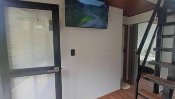 4 bedrooms, free WiFi, bed sheets