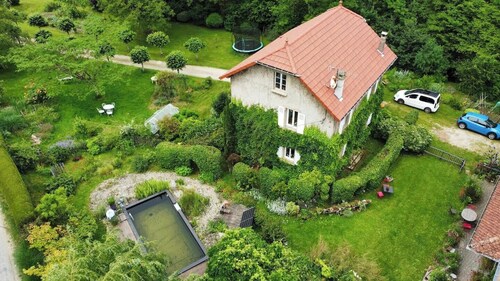 Maison en pierre avec cabane et parc en Valdaine