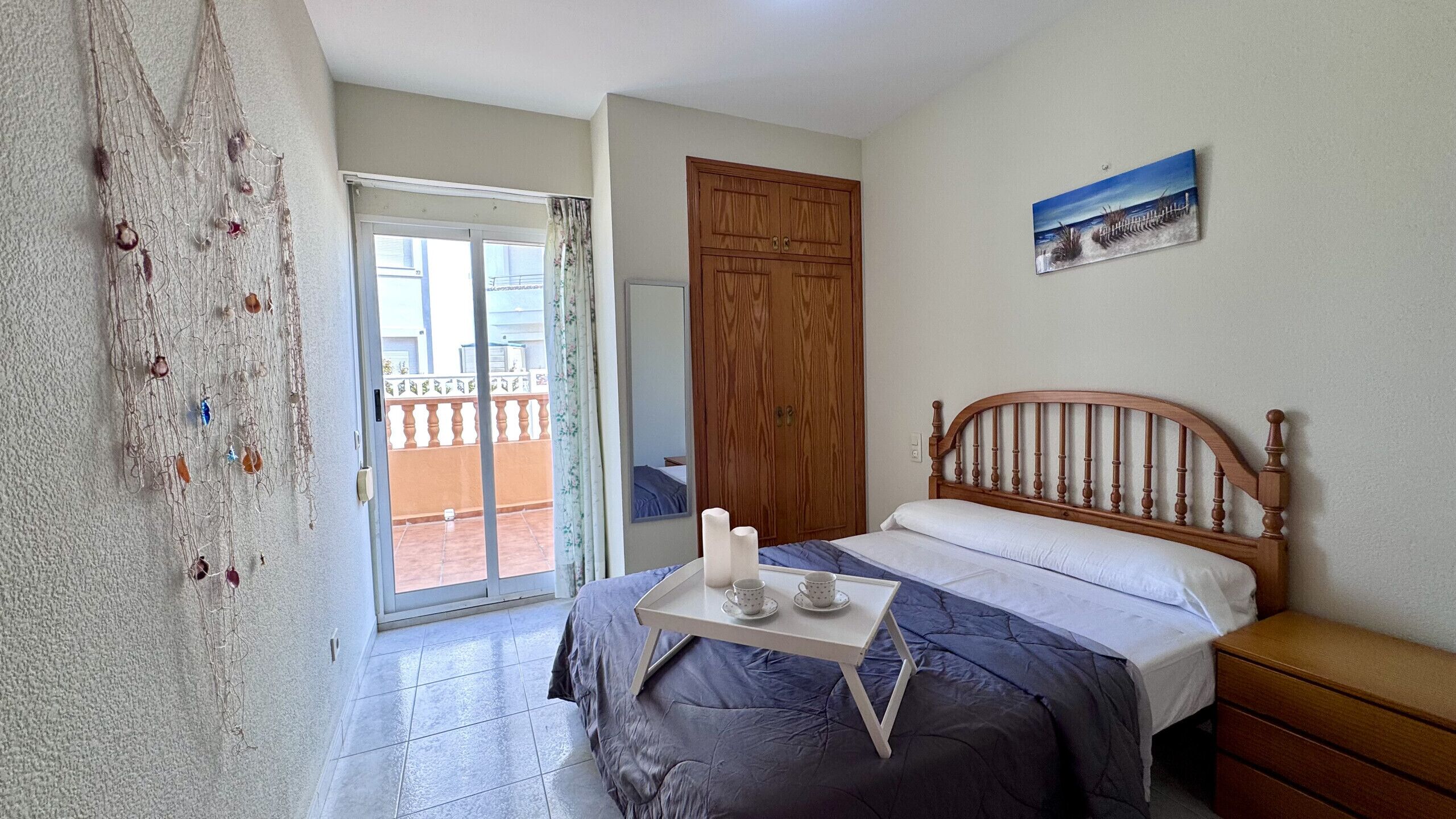 2 slaapkamers, een strijkplank/strijkijzer, beddengoed