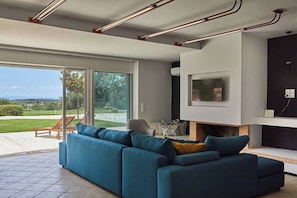 Fernseher, Kamin