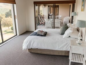 Villa, 5 Bedrooms, Smoking, Private Pool - Barton Heron Near Hermanus With Hot Tub & Pool (Bot River)