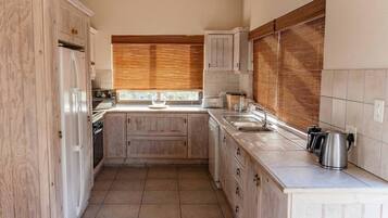 Villa, 5 Bedrooms, Smoking, Private Pool | Interior