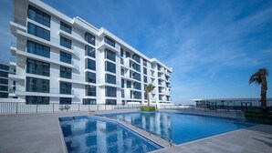 Pool - Beachfront Studio W Pool & Gym Access (Ajmal Makan)