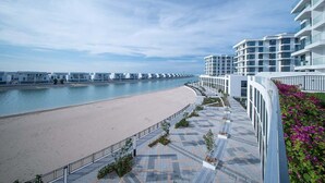 Beach nearby - Beachfront Studio W Pool & Gym Access (Ajmal Makan)