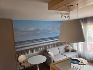 Living area - Vrbo Property (Paris)