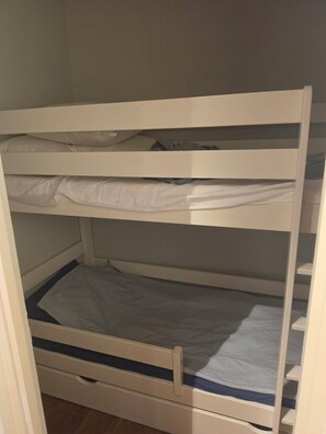 Room - Vrbo Property (Paris)