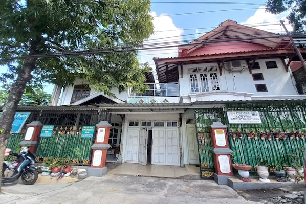 Exterior detail - Hotel O Syariah Near UNS Surakarta forme (Surakarta)