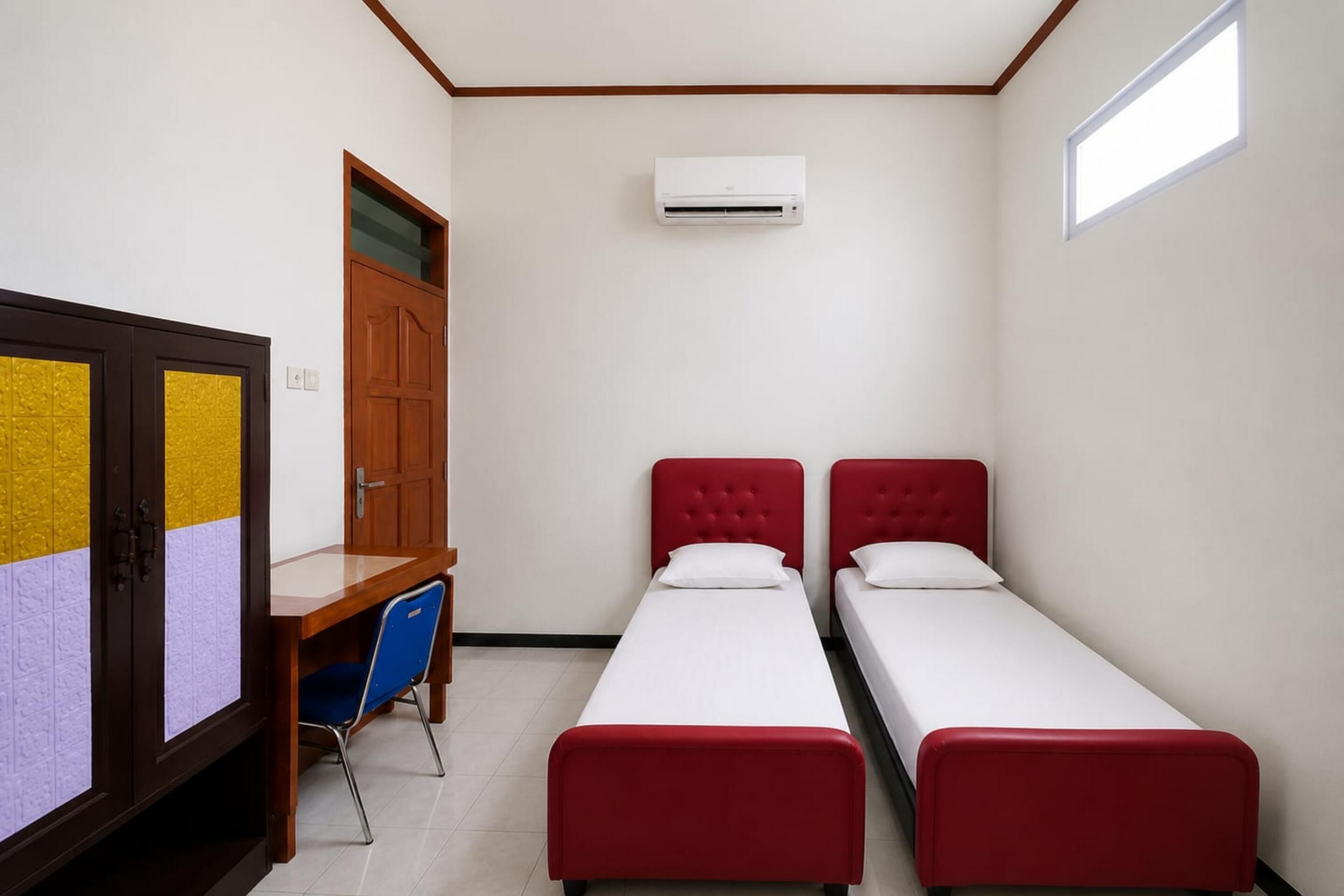 Standard Twin Room | Desk, free WiFi, bed sheets