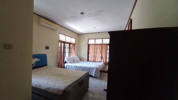 Desk, free WiFi, bed sheets