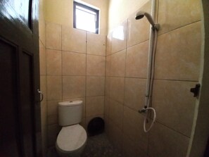 Standard Single Room | Bathroom - Hotel O Syariah Near UNS Surakarta forme (Solo)