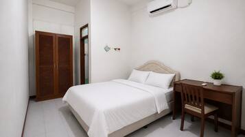 Deluxe Double Room | Desk, free WiFi, bed sheets
