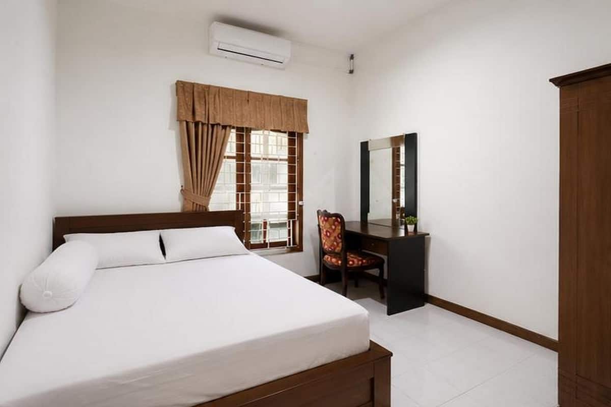 Quarto casal standard | Escrivaninha, Wi-Fi de cortesia, roupa de cama