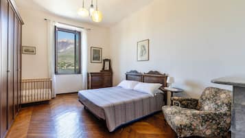 3 slaapkamers, een strijkplank/strijkijzer, wifi, beddengoed