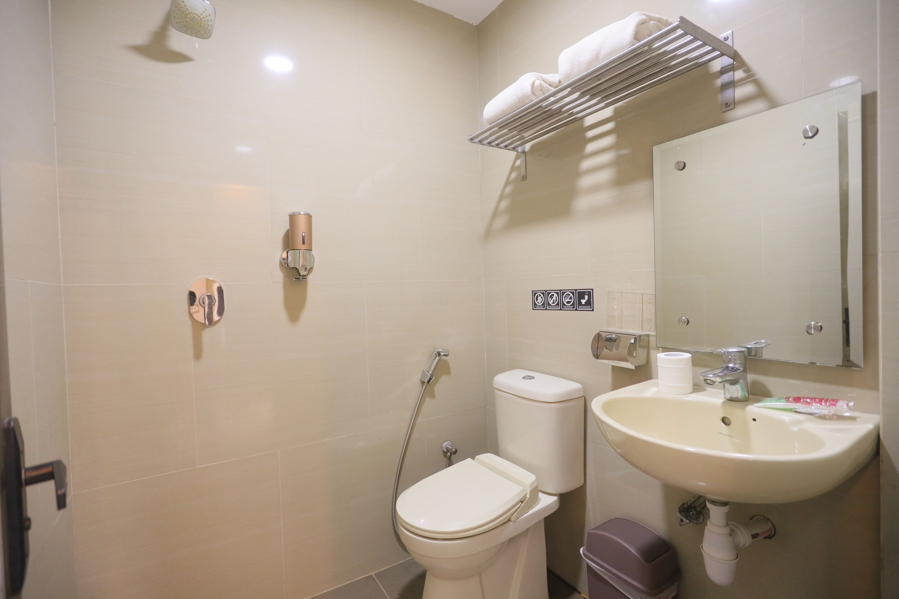 Shower, towels