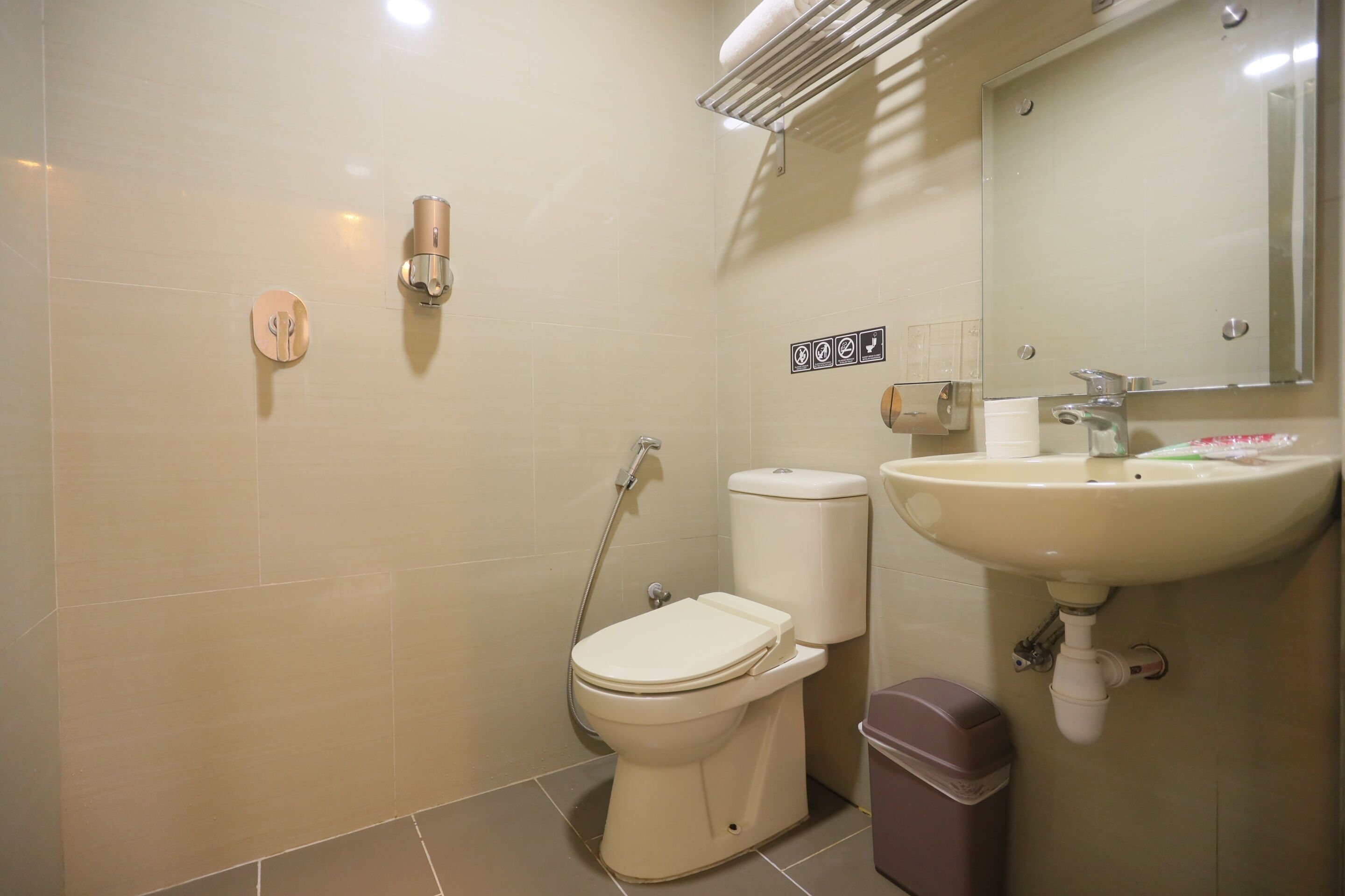 Standard Double Room | Bathroom