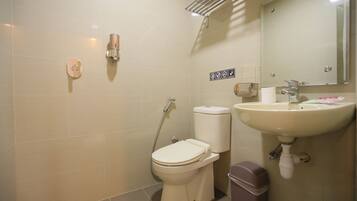 Standard Double Room | Bathroom