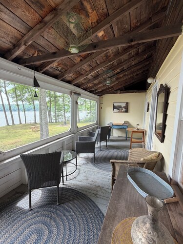 Damariscotta Lakefront Cottage perfect for a relaxing getaway