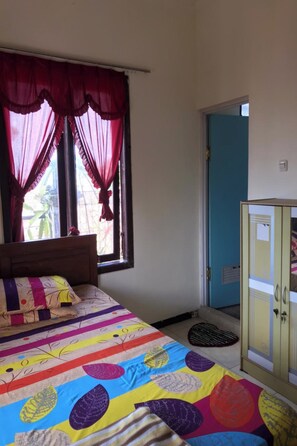 Standard Double Room - OYO 95309 Ijen Homestay (Banyuwangi)