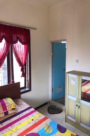 Standard Double Room - OYO 95309 Ijen Homestay (Banyuwangi)