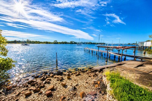 Luxury Caravan on Hastings River-Pet Friendly