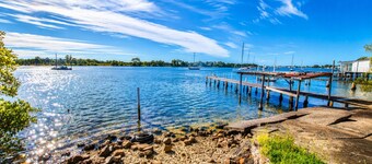 Luxury Caravan on Hastings River-Pet Friendly
