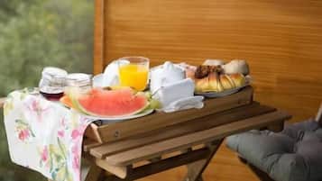 Phòng đôi hoặc 2 giường đơn Deluxe, ban công, quang cảnh núi | Khu ẩm thực ngoài trời