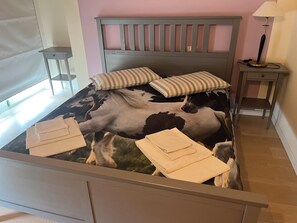 Comfort-Doppelzimmer, Gartenblick | Schreibtisch, Verdunkelungsvorhänge, Bügeleisen/Bügelbrett