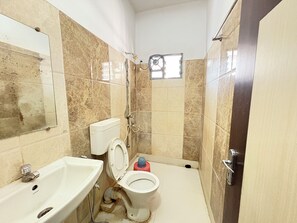 淋浴設備、免費盥洗用品、毛巾