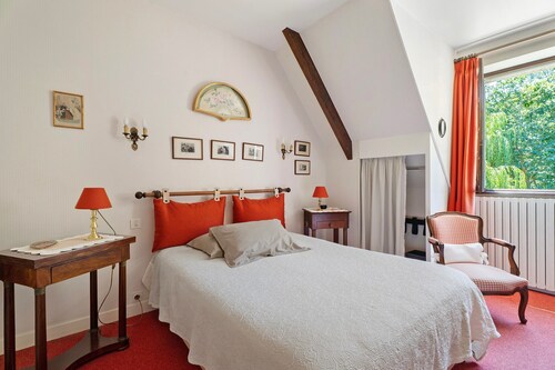 Guest Room "Chambre Fleurie" with Shared Garden and Wi-Fi