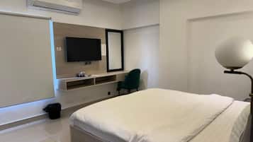 1 dormitorio, tabla de planchar con plancha, wifi y ropa de cama