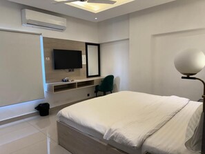 1 bedroom, iron/ironing board, WiFi, bed sheets - Hamsun Superior Double Hotel Room Clifton Karachi (Karachi)