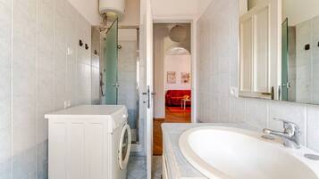 Shower, towels