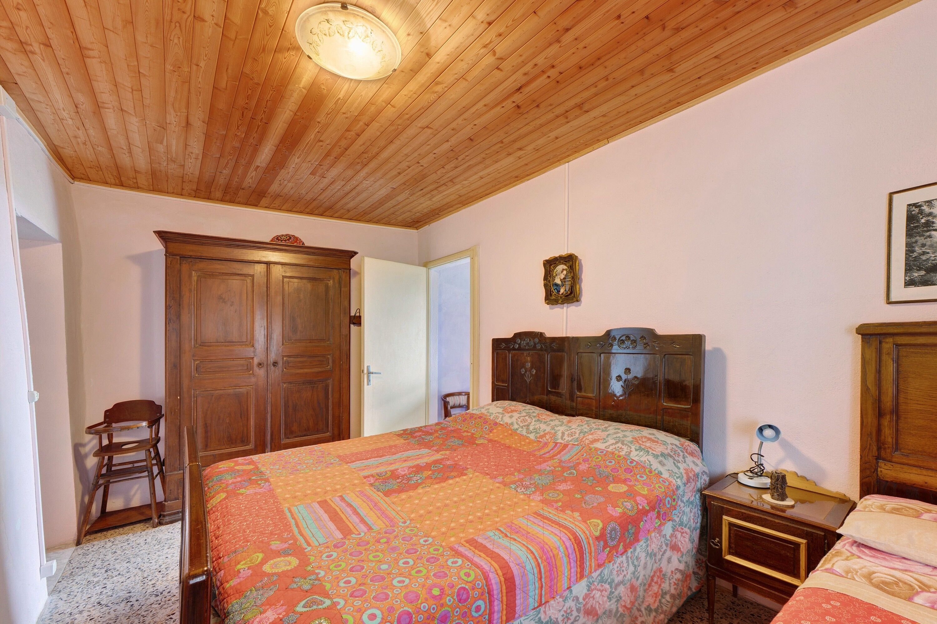 2 quartos, ferros/tábuas de passar roupa, Wi-Fi, roupa de cama