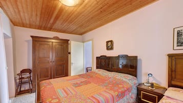 2 quartos, ferros/tábuas de passar roupa, Wi-Fi, roupa de cama