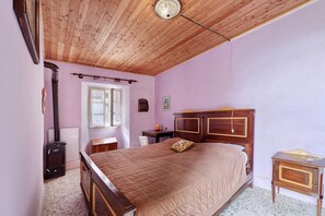 2 bedrooms, iron/ironing board, WiFi, bed sheets - Mountain House in Fenera Park, 800 m – 2 Floors, Private Bath & Kitchen, Terrace, Wi-Fi (Colma)