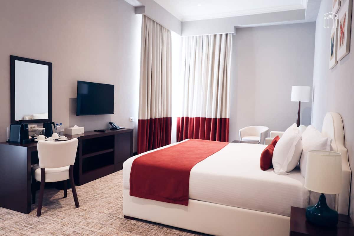 Minibar, caja de seguridad en la habitación y sistema de insonorización 