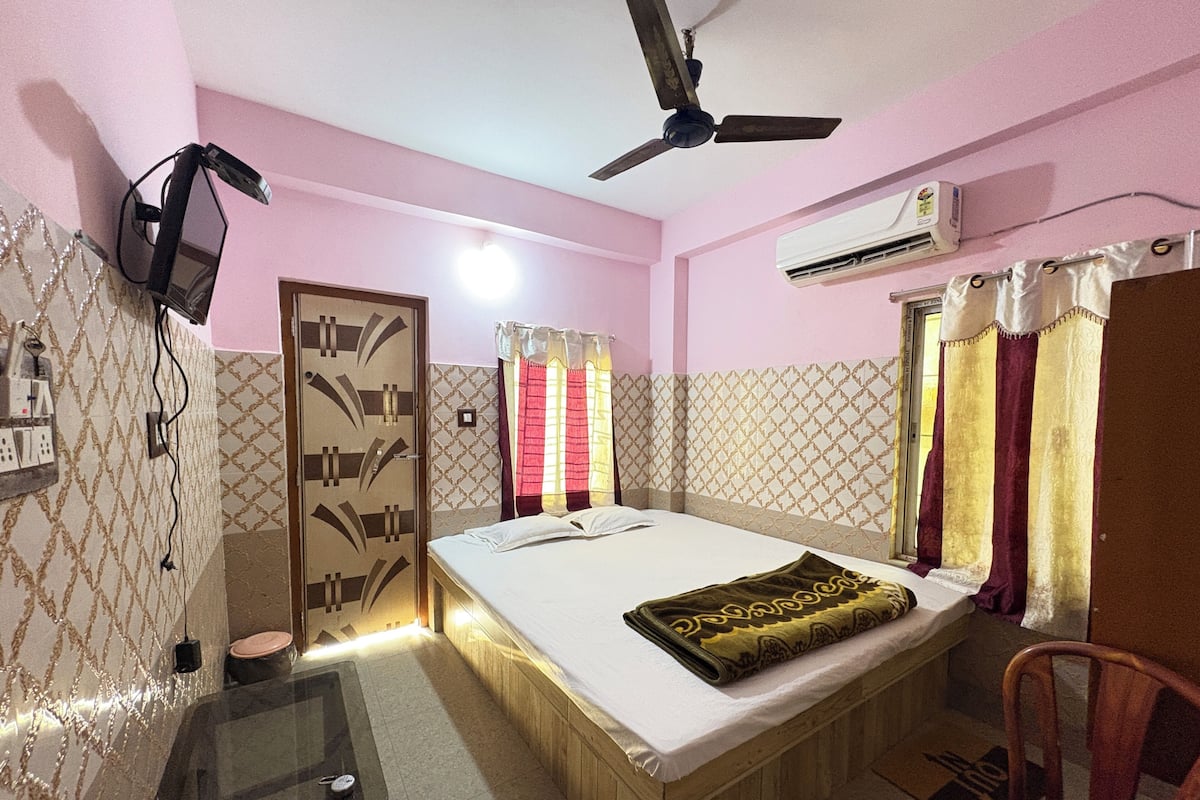 Standard Double Room, Air conditioning, City View | Desk, free WiFi